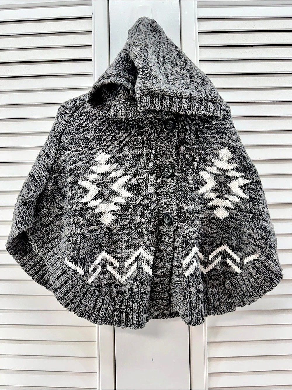 OshKosh Girls 2T Gray White Knit Hooded Cape